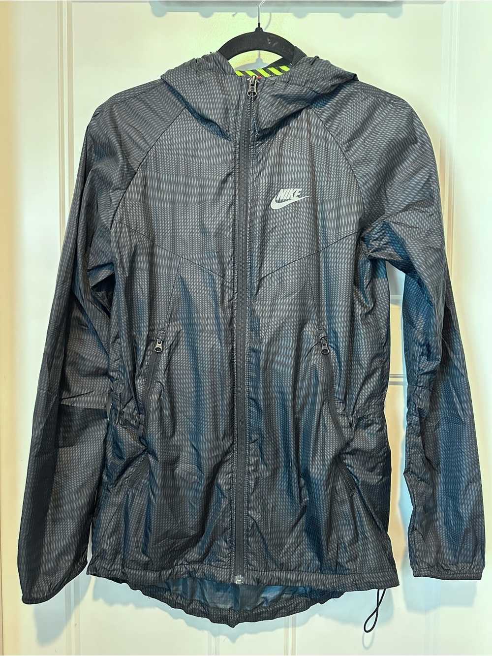 Nike Women’s Hooded Windbreaker Jacket